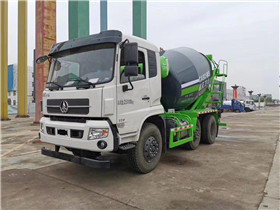 航天万山轻量化8.5方搅拌车