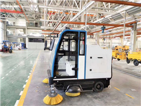 1800纯电动三轮扫地机