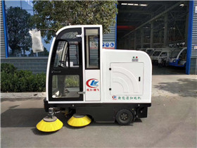 2000B纯电动三轮扫地机