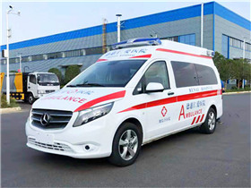 国六奔驰威霆监护型救护车