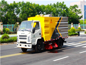 江铃顺达扫路车