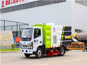 小多利卡扫路车