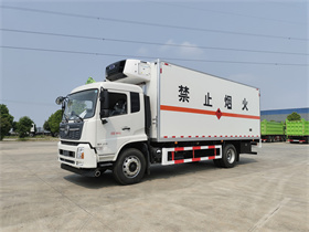 东风天锦爆破器材运输车