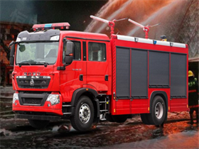 重汽豪沃干粉消防车